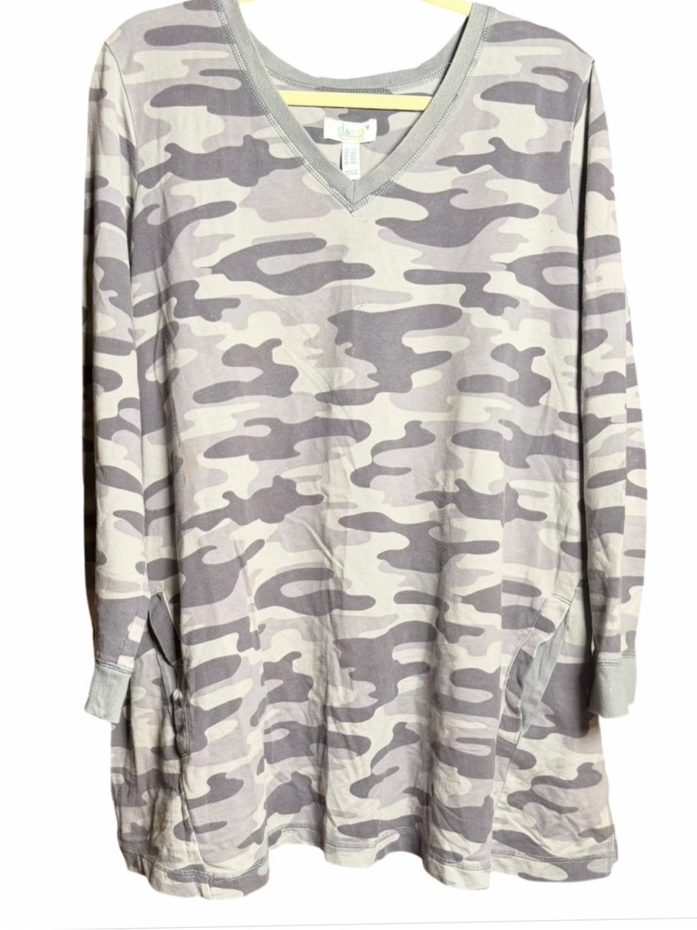 Denim & Co. Camo Printed French Terry Tunic With  Pockets. Gray. Size 2X.